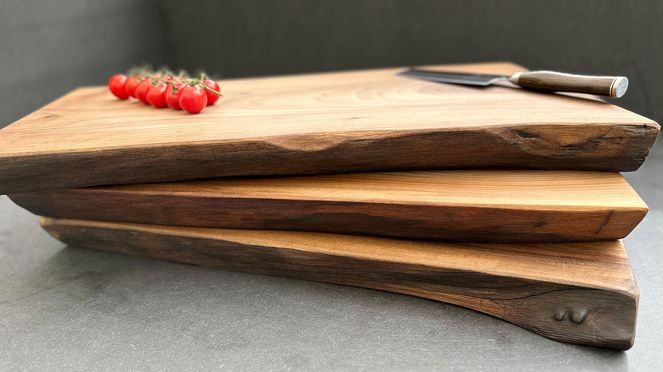 
                    chopping block walnut made from a single piece (trunk)