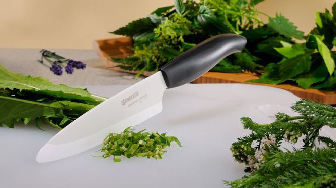 
                    Keramik Gemüsemesser im Einsatz