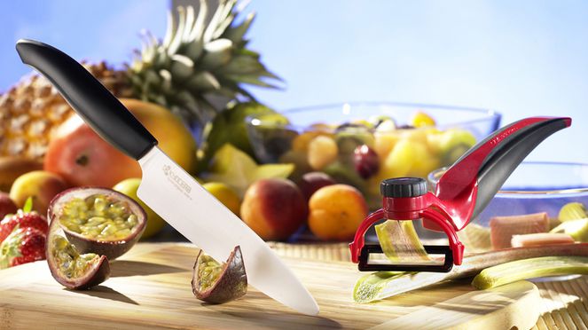 
                    Le couteau universel Kyocera est idéal pour la préparation des fruits.