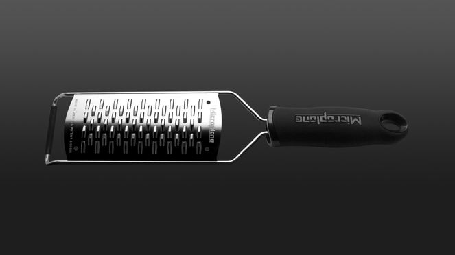 
                    Microplane Reibe mit ergonomischem Griff