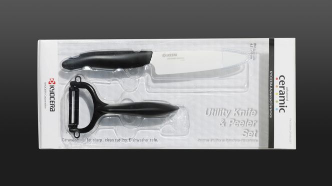 
                    The ceramic knife gift box is composed of a peeler and a ceramic knife from Kyocera