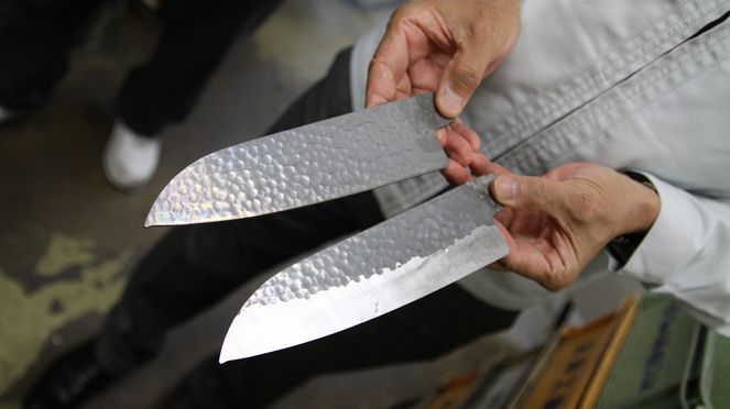 
                    Tim Mälzer Santoku in produzione Kai