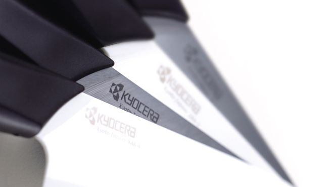
                    Keramik Gemüsemesser aus der schwarz-weissen FK Serie