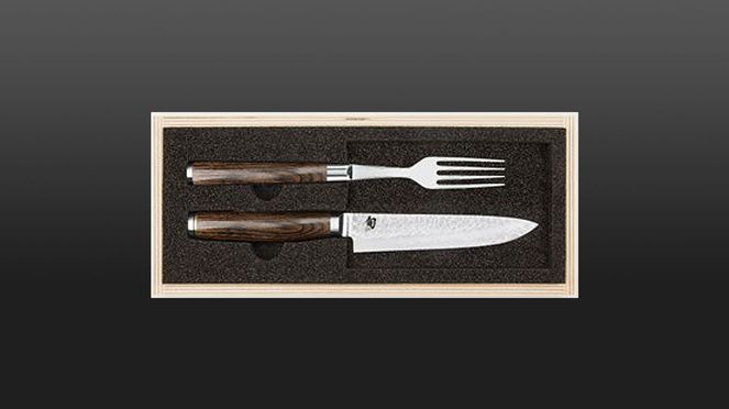 
                    Steak knife cutlery in wooden packaging