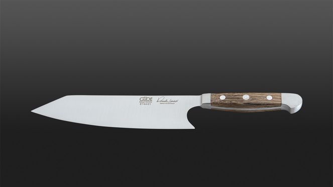 
                    Das Güde Kiritsuke vereint Gyuto und Usuba für maximale Vielseitigkeit