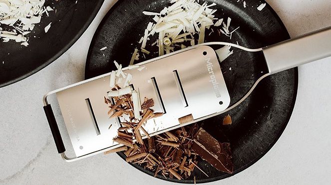
                    Grosse Raspel Pro mit photochemisch-geätzten Schneidkanten