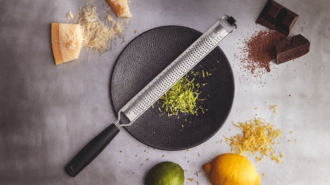 
                    The zester gastro is, thanks to its length, extremely efficient for larger quantities