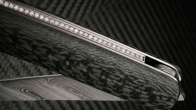 
                    Beim sknife Taschenmesser Diamant Carbon trifft Uhren Know how auf Messerkunst