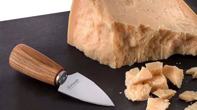 
                    Zum Brechen von Parmesan ist dieses Caminada Parmesanmesser ideal