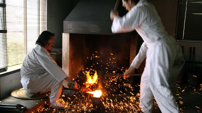 
                    couteau de cuisine alvéolé forgé selon la technique des épées Samourai