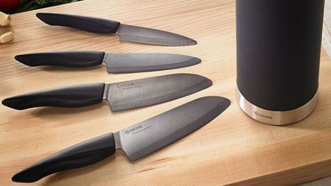 
                    Shin utility knife of the der Kyocera Shin series with knife block