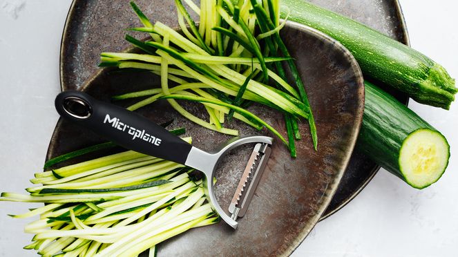 
                    Profi Y-Schäler Julienne für feine Julienne von Karotten, Zucchini, Gurken in exakt gleicher Grösse