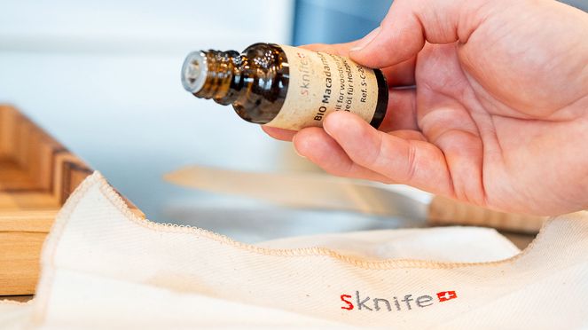 
                    Präzisionsschleifgerät mit Pflegeset mit Bio Macadamia Öl und Baumwolltuch