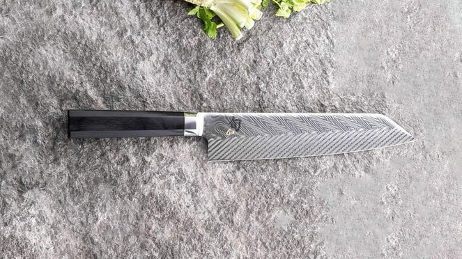 
                    Kiritsuke Dual Core est idéal pour les légumes: julienne, cubes ou brunoise