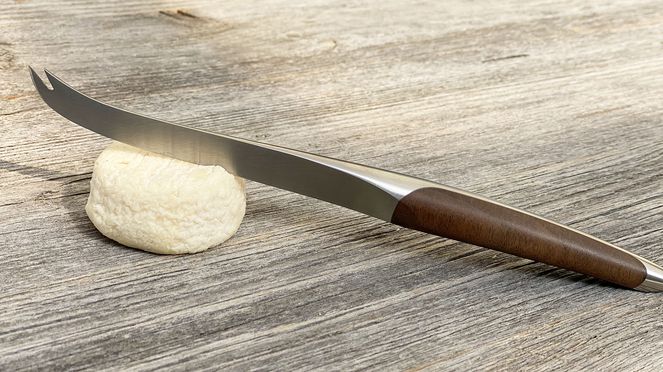 
                    cheese knife – completely produced in Switzerland