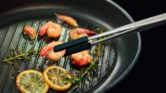 
                    Grill tweezers with protection