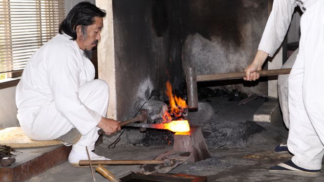 
                    Le couteau de cuisine chinois est forgé par un forgeron japonais