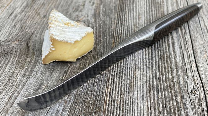 
                    cheese knife damask with cheese