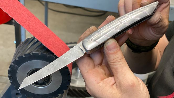 
                    Taschenmesser Volldamast Diamant der Messermanufaktur sknife Biel