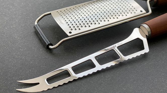 
                    Käseset triangle mit Griffen aus Pflaumenholz